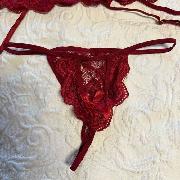 Romantic Red Lace Bra Set - Picture 7 of 13